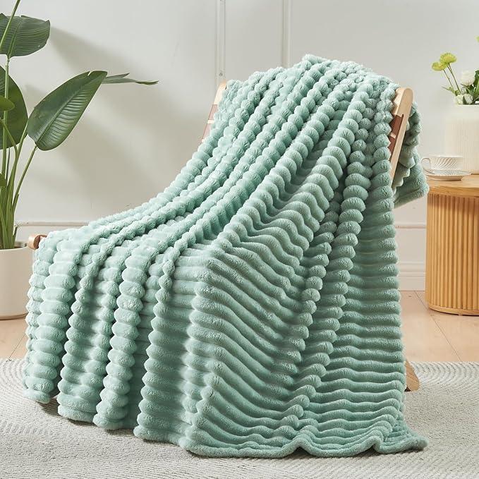 NEWCOSPLAY Super Soft King Blanket New Sage Green Premium Silky Flannel Fleece 3D Ribbed Jacquard Lightweight Bed Blanket All Season Use (New Sage Green Ribbed, King(90