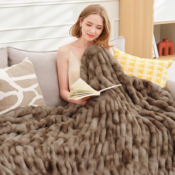 Ultra Soft Luxury Faux Fur Twin Blanket for Counch,Fuzzy Fluffy Plush Warm Cozy Elegant Wrinkled Blanket for Sofa Bedroom Living Room,（60