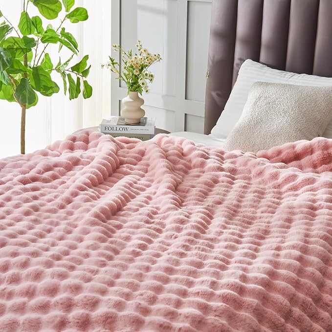 NEWCOSPLAY Faux Fur Throw Blanket Pink Bubble Blanket Thick Warm Soft for Couch Sofa Bed 550GSM (Pink, Throw(50