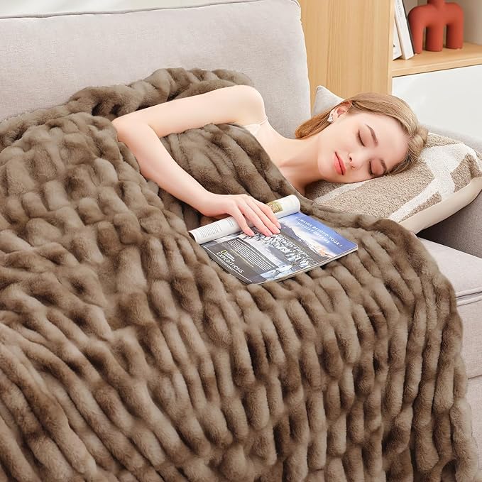 Ultra Soft Luxury Faux Fur Twin Blanket for Counch,Fuzzy Fluffy Plush Warm Cozy Elegant Wrinkled Blanket for Sofa Bedroom Living Room,（60