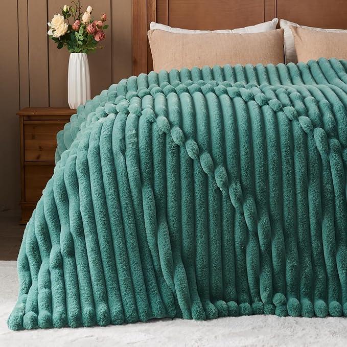 NEWCOSPLAY Faux Fur Twin Blanket Light Teal 3D Ribbed Plush Thick Warm Blanket for Couch Sofa Bed 850GSM (Light Teal Ribbed, Twin(60