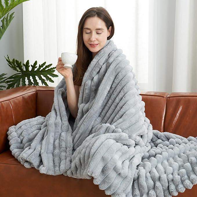Amélie Home Faux Fur Throw Blanket for Couch, Cozy Fuzzy Fluffy Fur Luxurious Soft Striped Plush Gift Blankets for Family Sofa Chair Bed Living Room Bedroom, 60
