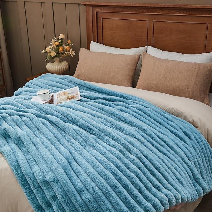 NEWCOSPLAY Faux Fur Throw Blanket Blue 3D Ribbed Plush Thick Warm Blanket for Couch Sofa Bed 850GSM (Blue Ribbed, Throw(50