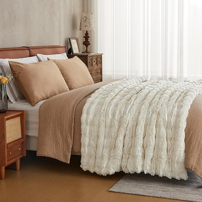 JELLYMONI Faux Fur Throw Blanket, White Fuzzy Cozy Plush Bubble Bed Blanket, Thick and Warm, Queen (90