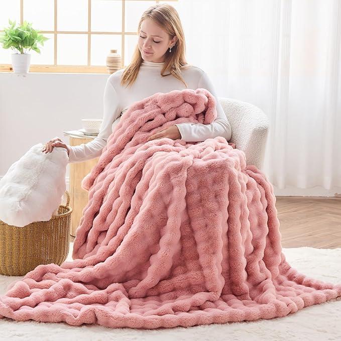 NEWCOSPLAY Faux Fur Throw Blanket Pink Bubble Blanket Thick Warm Soft for Couch Sofa Bed 550GSM (Pink, Throw(50