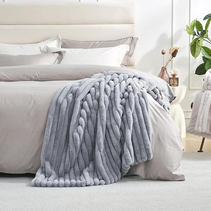 Amélie Home Faux Fur Throw Blanket for Couch, Cozy Fuzzy Fluffy Fur Luxurious Soft Striped Plush Gift Blankets for Family Sofa Chair Bed Living Room Bedroom, 60