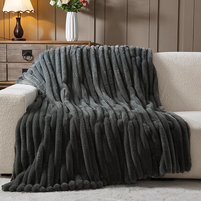 NEWCOSPLAY Faux Fur Throw Blanket Grey 3D Ribbed Plush Thick Warm Blanket for Couch Sofa Bed 850GSM (Grey Ribbed, Throw(50