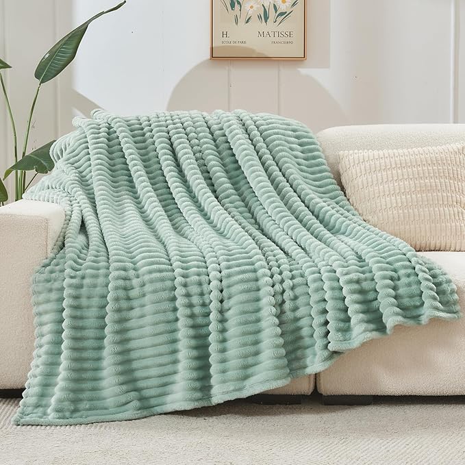 NEWCOSPLAY Super Soft King Blanket New Sage Green Premium Silky Flannel Fleece 3D Ribbed Jacquard Lightweight Bed Blanket All Season Use (New Sage Green Ribbed, King(90