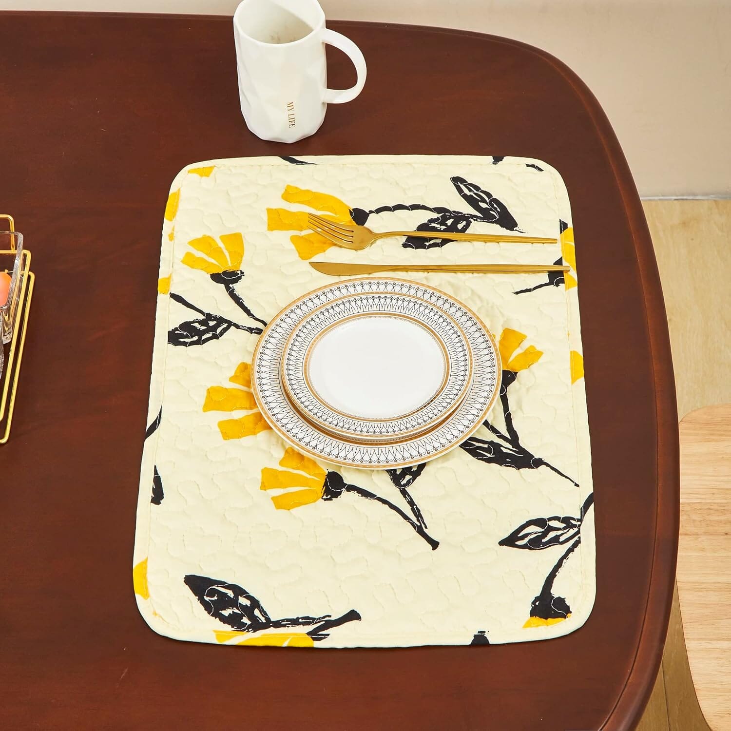 DaDa Bedding Botanical Floral Dining Table Placemats - Set of 4-Pieces Quilted Ivory with Yellow Fleur Golden Orange Spring Time Tulips - 13 x 19