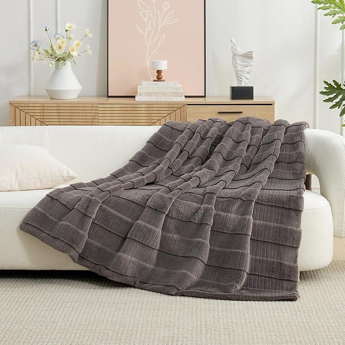 Amélie Home Luxury Striped Faux Fur Throw Blanket for Couch, Embossed Split Fur Cozy Fuzzy Fluffy Luxurious Soft Plush Sofa Chair Bed Gift Blankets for Women Men Wife Friend, 60