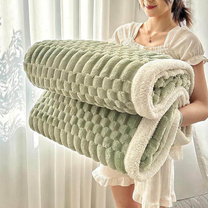 UKELER Sherpa Bed Blanket 80 × 90 inch, Ultra Soft Queen Size Throw Blanket for All Season, 470 GSM Cozy Plush Striped Fleece Blankets for Bedroom Living Room Dorm Hostel Sofa Camping, Green