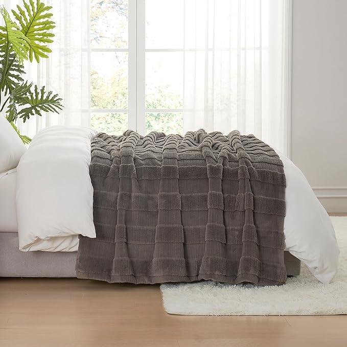 Amélie Home Luxury Striped Faux Fur Throw Blanket for Couch, Embossed Split Fur Cozy Fuzzy Fluffy Luxurious Soft Plush Sofa Chair Bed Gift Blankets for Women Men Wife Friend, 60