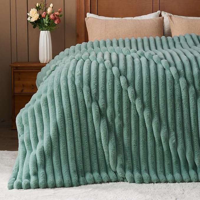 NEWCOSPLAY Faux Fur Twin Blanket New Sage Green 3D Ribbed Plush Thick Warm Blanket for Couch Sofa Bed 850GSM (New Sage Green Ribbed, Twin(60
