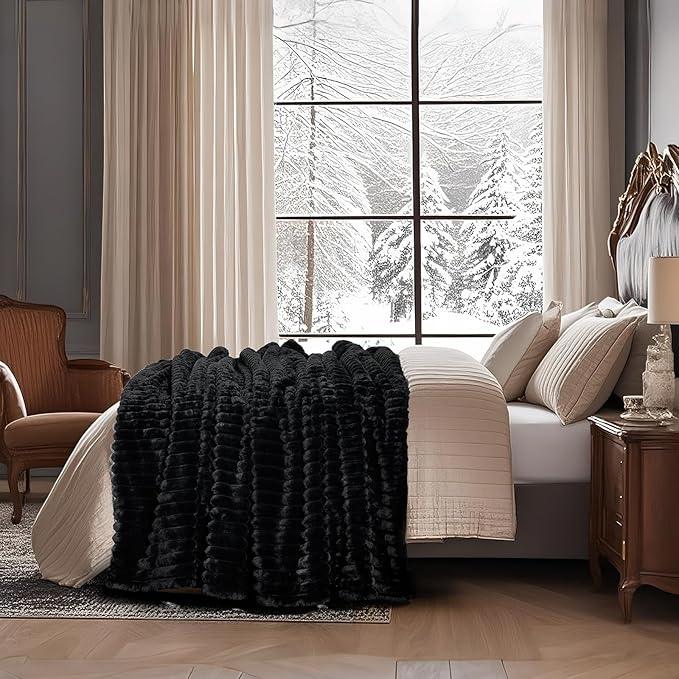 Amélie Home Faux Fur Throw Blanket for Couch, Cozy Fuzzy Fluffy Fur Luxurious Soft Striped Plush Gift Blankets for Family Sofa Chair Bed Living Room Bedroom, 55