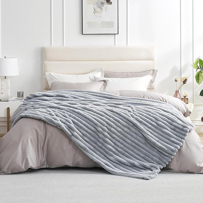 Amélie Home Faux Fur Throw Blanket for Couch, Cozy Fuzzy Fluffy Fur Luxurious Soft Striped Plush Gift Blankets for Family Sofa Chair Bed Living Room Bedroom, 60