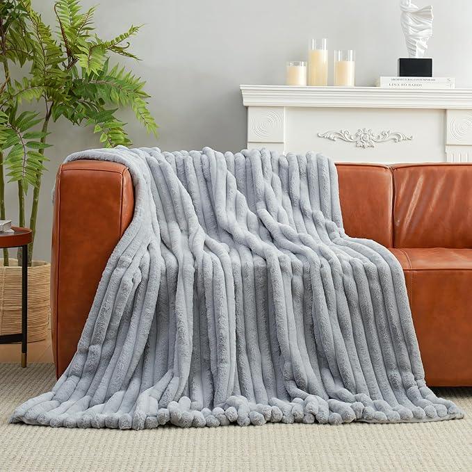 Amélie Home Faux Fur Throw Blanket for Couch, Cozy Fuzzy Fluffy Fur Luxurious Soft Striped Plush Gift Blankets for Family Sofa Chair Bed Living Room Bedroom, 60