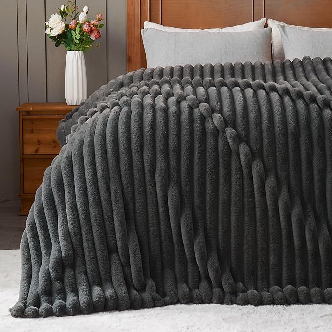 NEWCOSPLAY Faux Fur Throw Blanket Grey 3D Ribbed Plush Thick Warm Blanket for Couch Sofa Bed 850GSM (Grey Ribbed, Throw(50