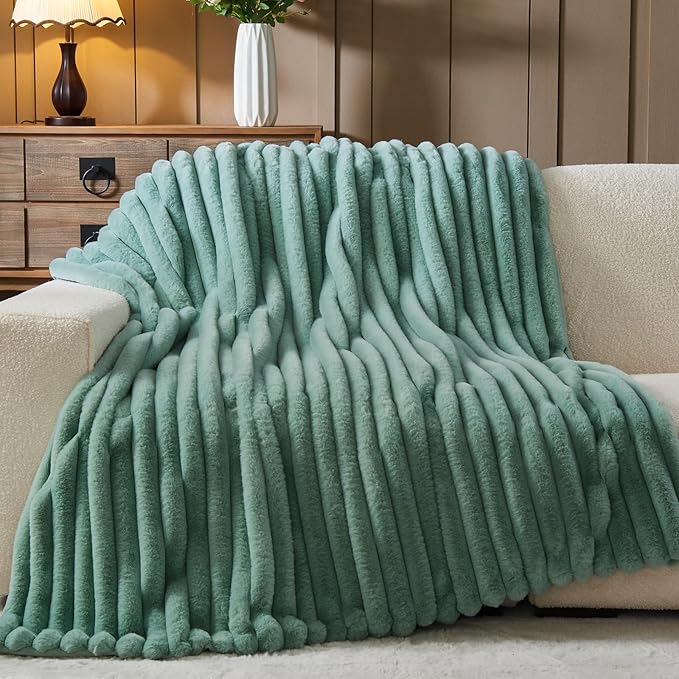 NEWCOSPLAY Faux Fur Twin Blanket New Sage Green 3D Ribbed Plush Thick Warm Blanket for Couch Sofa Bed 850GSM (New Sage Green Ribbed, Twin(60