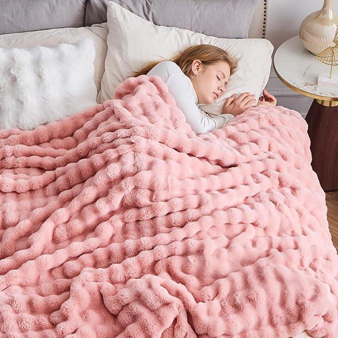 NEWCOSPLAY Faux Fur Twin Blanket Pink Bubble Blanket Thick Warm Soft for Couch Sofa Bed 550GSM (Pink, Twin(60