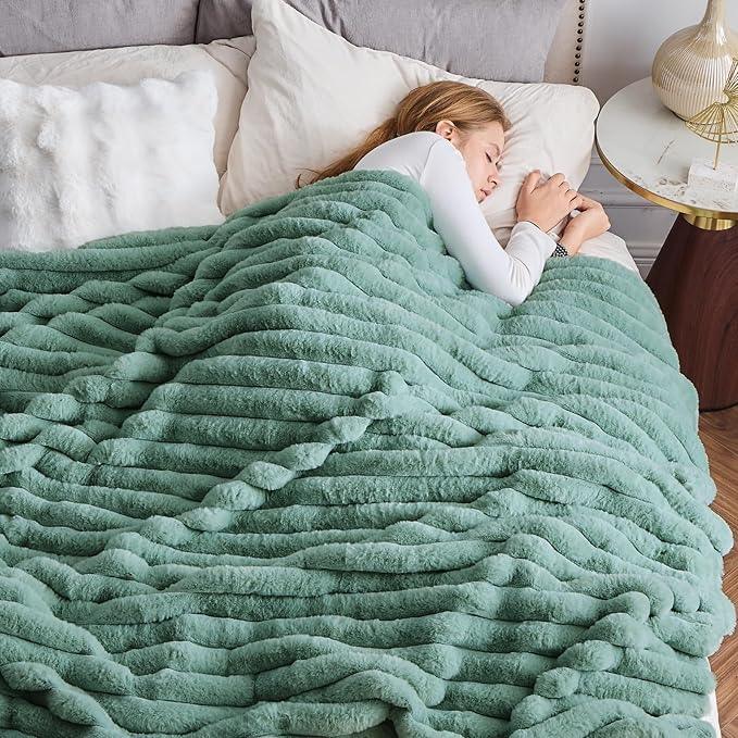 NEWCOSPLAY Faux Fur Twin Blanket New Sage Green 3D Ribbed Plush Thick Warm Blanket for Couch Sofa Bed 850GSM (New Sage Green Ribbed, Twin(60