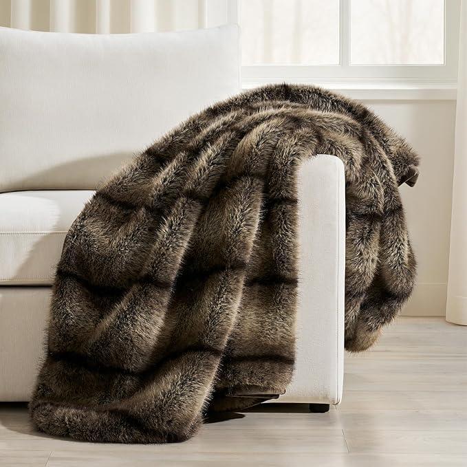 Luxury Faux Fur Throw Blanket, Soft Fluffy Faux Mink Blankets for Bed, Couch, Sofa, Thick Cozy Plush Warm Fur Throws with Reversible Velvet, Ombré Sable Brown, 50