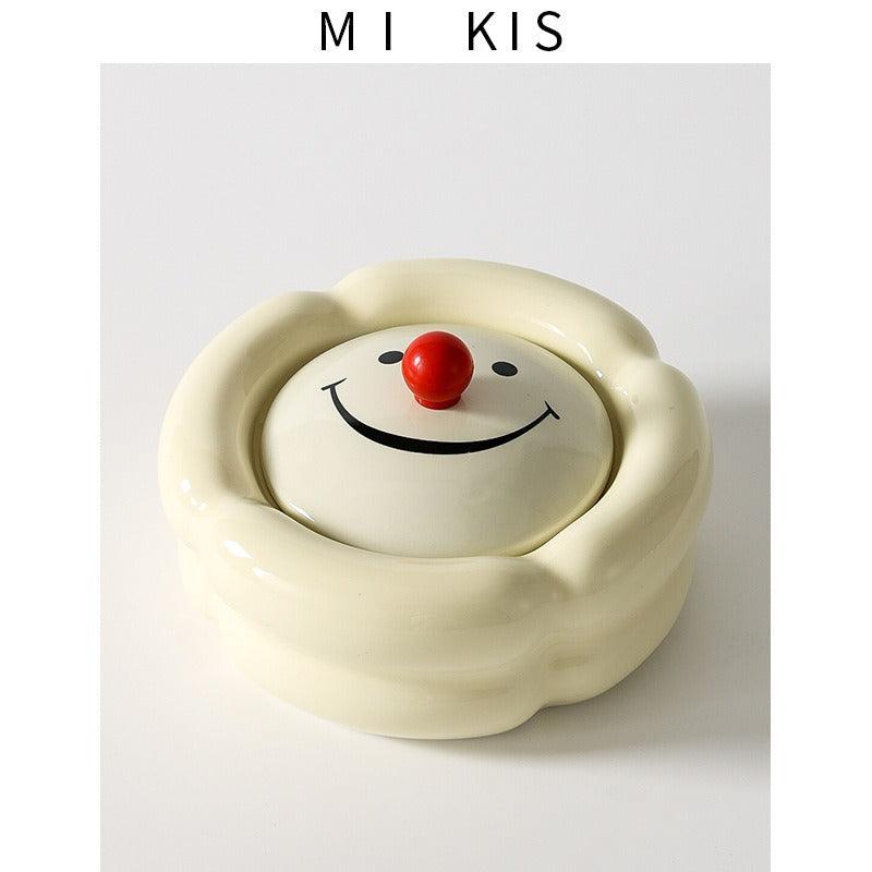 Light luxury and high-end feeling, home living room, anti fly ash with lid, office, high-end and atmospheric level, ceramic creative ashtray