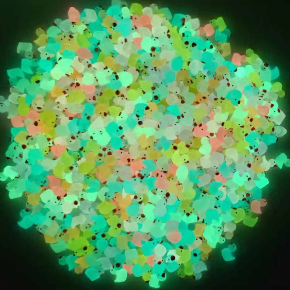 Resin luminous cartoon three-dimensional cute cartoon duck DIY car ornament keychain micro landscape hair clip decoration
