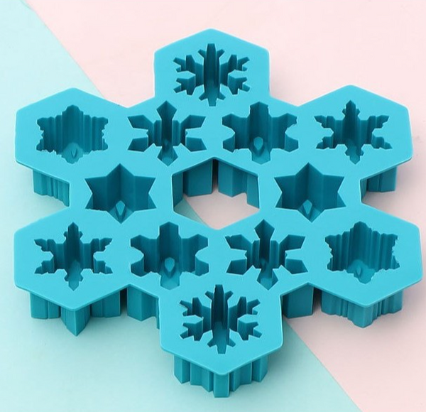 1 PCS Christmas Ice Molds Chocolate Snowflake Cookie Gummies Gummy Silicone Soap Biscuit - Gifts for You 'n Me