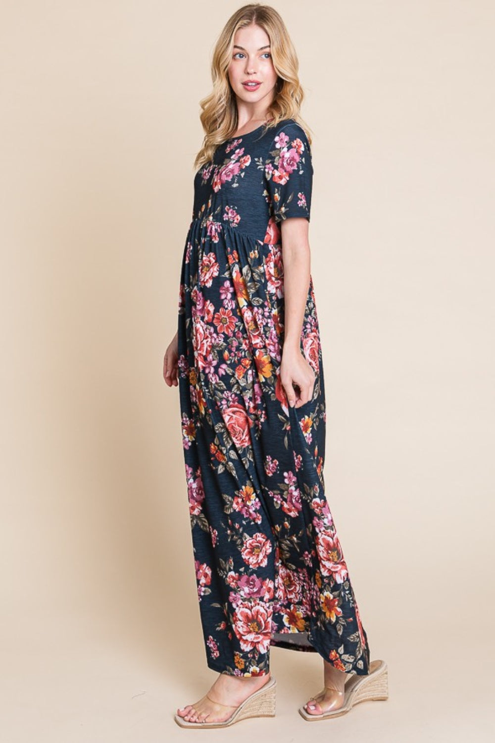 Floral Short Sleeve Maxi Dress – Elegant Maxi Dress, Floral Short Sleeve Dress, Shirred Maxi Dress, Flowing Silhouette Dress, Comfortable Summer Dress, Flattering Dress for Various Occasions, Versatile Maxi Dress