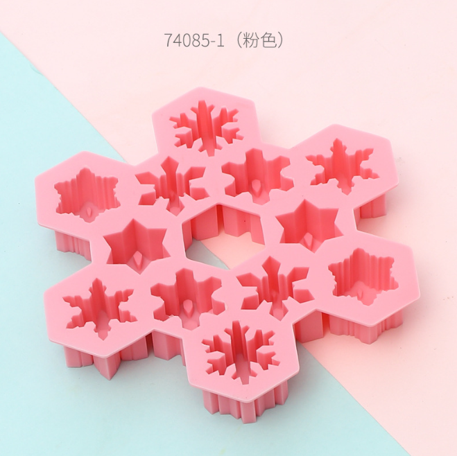 1 PCS Christmas Ice Molds Chocolate Snowflake Cookie Gummies Gummy Silicone Soap Biscuit - Gifts for You 'n Me