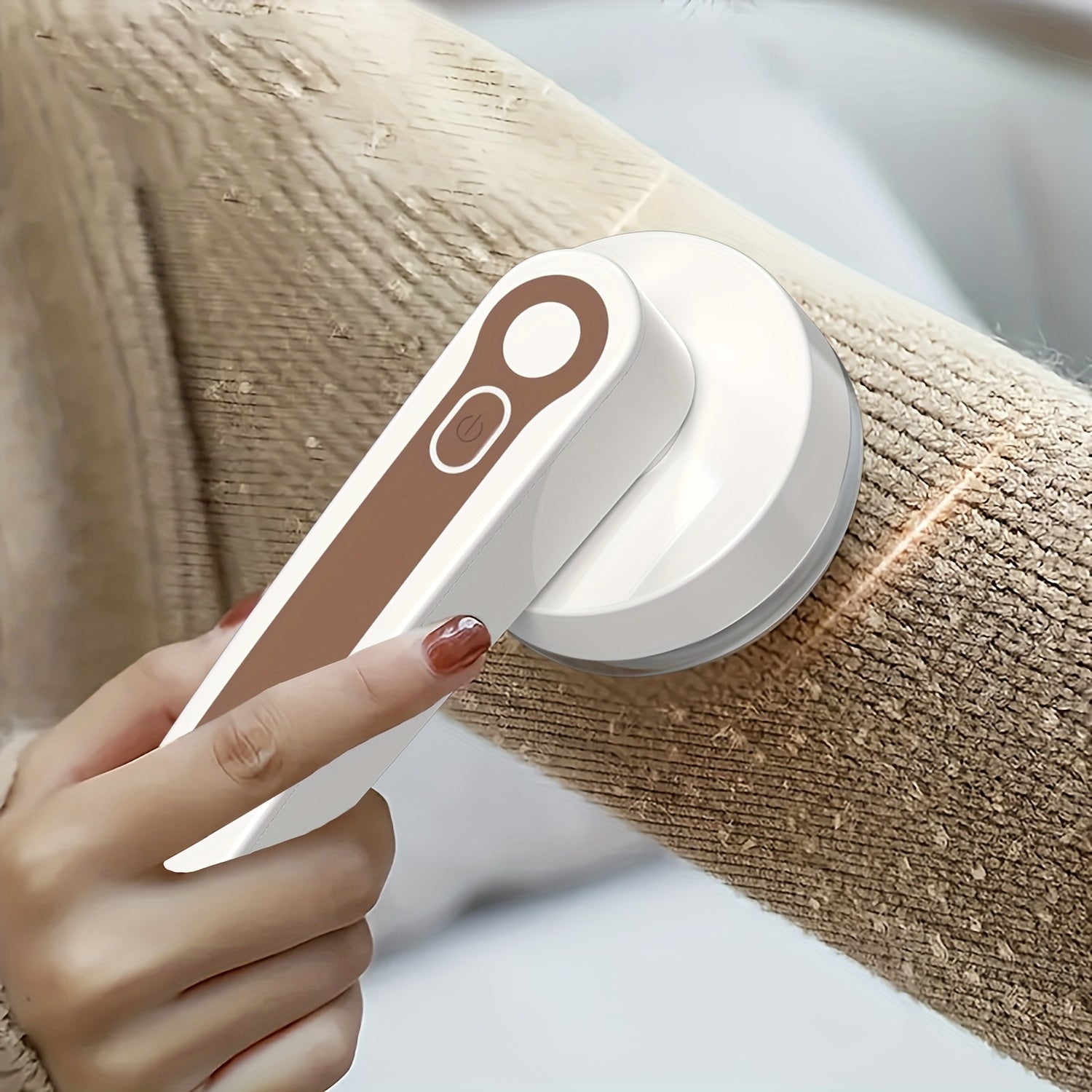 Portable Rechargeable Lint Eraser with Cleaning Brush, Effective Fabric Scraper for Furniture and Carpets, Removes Lint Balls, USB Rechargeable Electric Lint Eraser, Portable Clothing Shaver for Sweaters, Blankets, Carpets an DSers Fulfillment