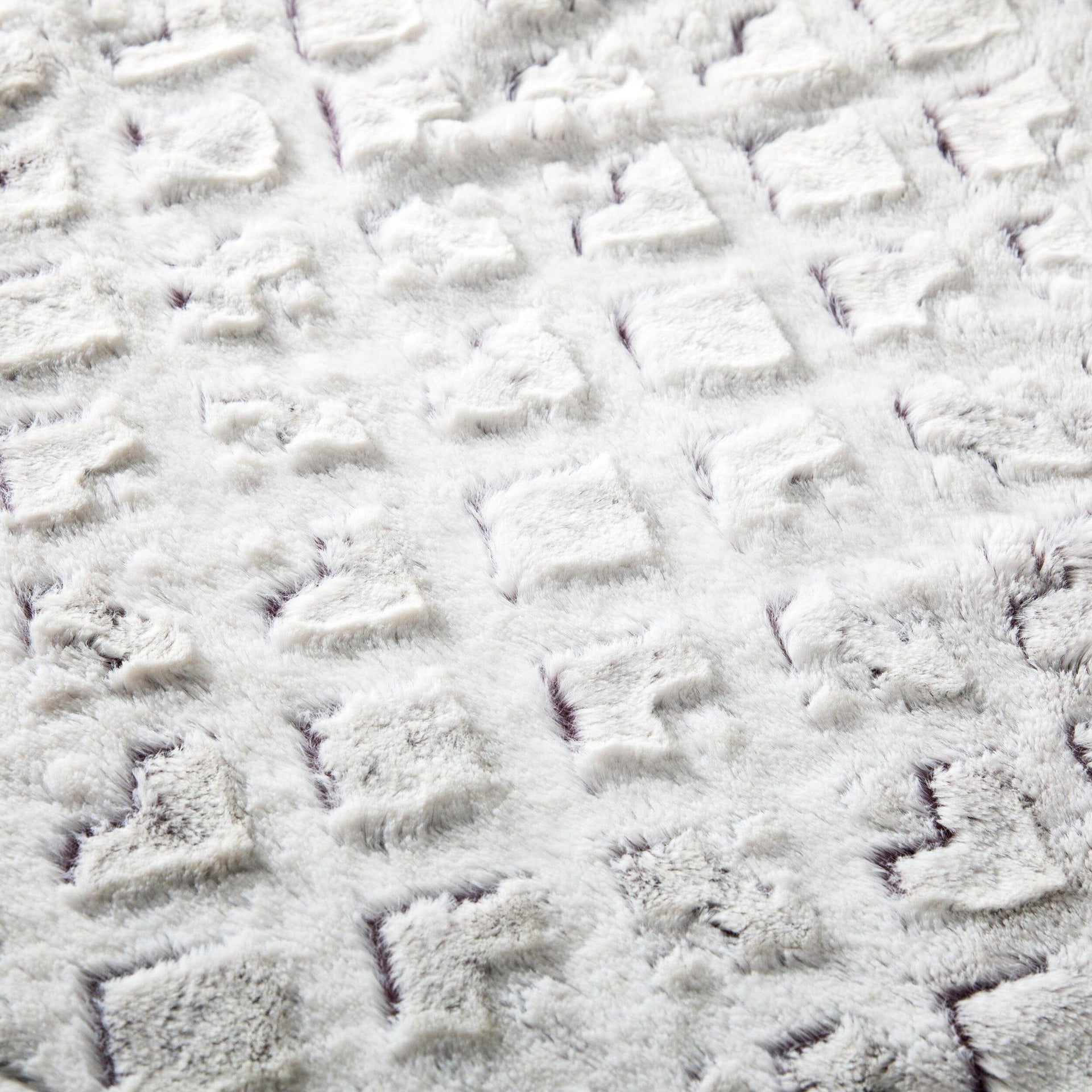 DaDa Bedding Luxury Dreamy Milky White & Purple Sherpa Backside Faux Fur Throw Blanket (M3395)