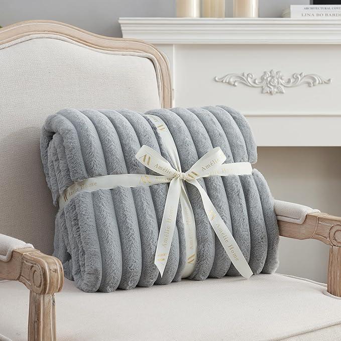 Amélie Home Faux Fur Throw Blanket for Couch, Cozy Fuzzy Fluffy Fur Luxurious Soft Striped Plush Gift Blankets for Family Sofa Chair Bed Living Room Bedroom, 60