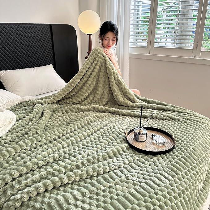 UKELER Sherpa Bed Blanket 80 × 90 inch, Ultra Soft Queen Size Throw Blanket for All Season, 470 GSM Cozy Plush Striped Fleece Blankets for Bedroom Living Room Dorm Hostel Sofa Camping, Green