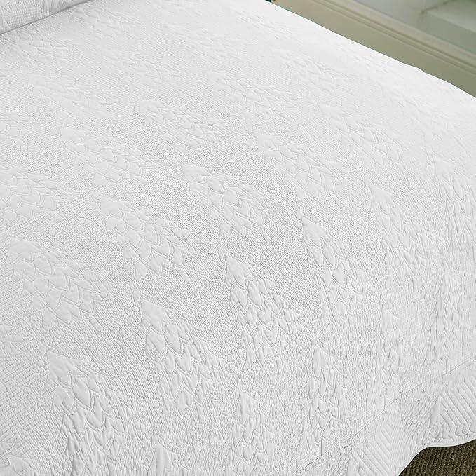 MarCielo 3-Piece Christmas Quilt 100% Cotton Oversized Bedspread Lightweight Coverlet Embroidery Christmas Tree Pattern Bedding Set (TC Bright White, Oversized King (118