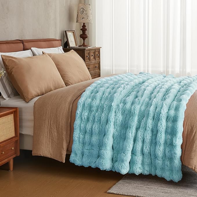 JELLYMONI Faux Fur Throw Blanket, Blue Cozy Plush Bubble Bed Blanket, Thick and Warm, Twin (60