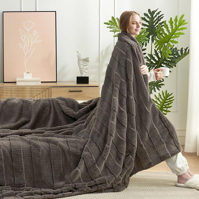 Amélie Home Luxury Striped Faux Fur Throw Blanket for Couch, Embossed Split Fur Cozy Fuzzy Fluffy Luxurious Soft Plush Sofa Chair Bed Gift Blankets for Women Men Wife Friend, 60