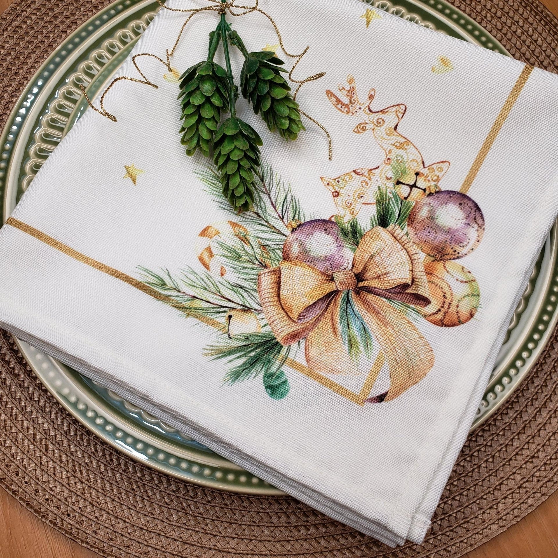 Charlo's Cloth Napkins Set of 4 Christmas Sparkling Wine Toast 16