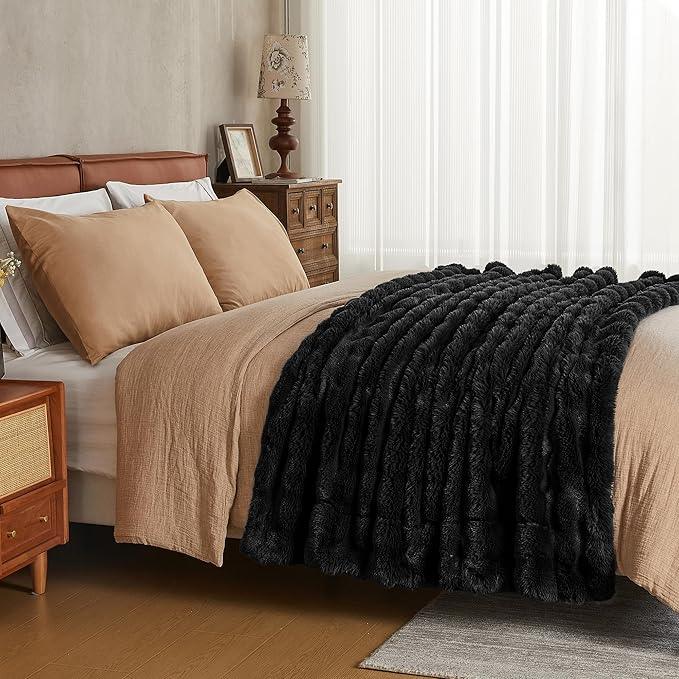 JELLYMONI Faux Fur Throw Blanket, Black Fuzzy Cozy Plush Bubble Bed Blanket, Thick and Warm King (108