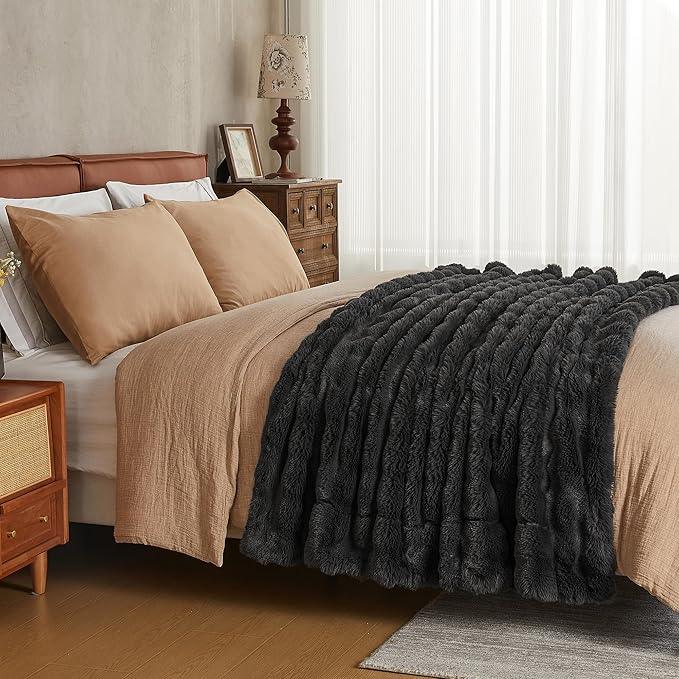 JELLYMONI Faux Fur Throw Blanket, Dark Grey Cozy Plush Bubble Bed Blanket, Thick and Warm, Queen (90