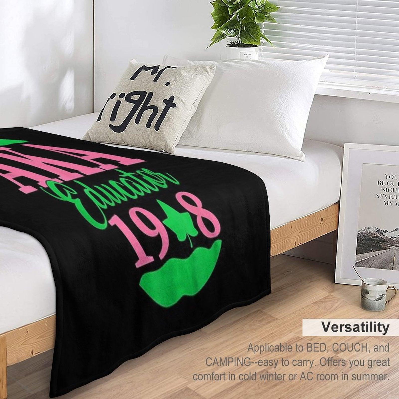 Cute Pretty Educators & Teacher Funny Aka Educator T-Shirt Throw Blanket