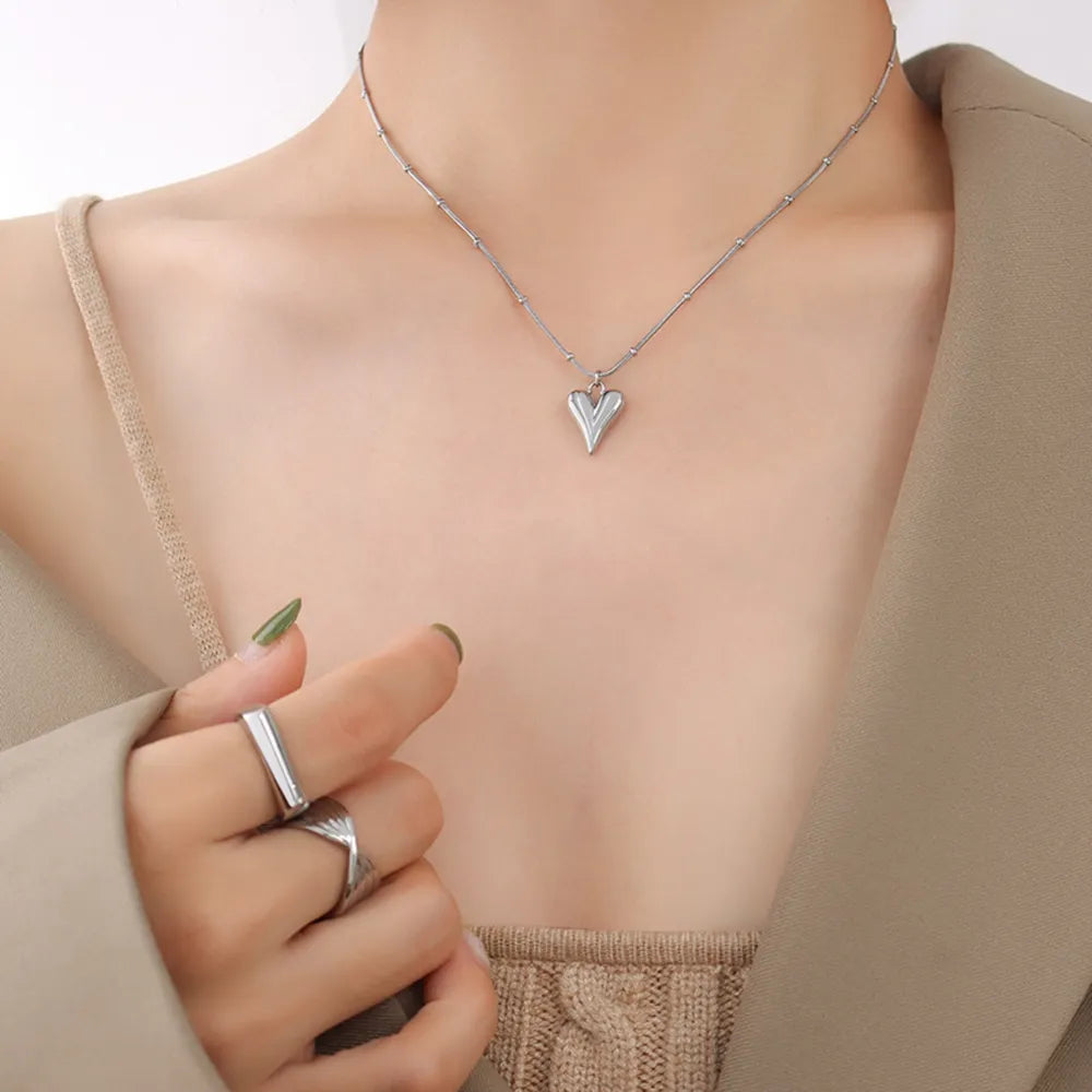 Fashionable and minimalist heart-shaped necklace with titanium steel plated 18K real gold necklace