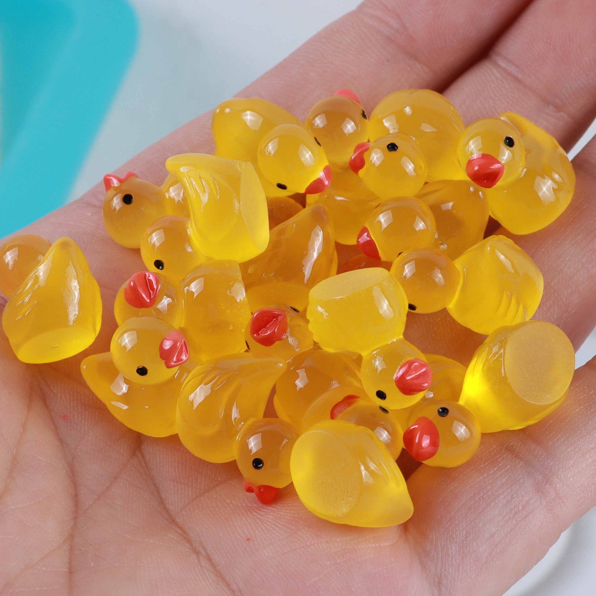 Resin luminous cartoon three-dimensional cute cartoon duck DIY car ornament keychain micro landscape hair clip decoration