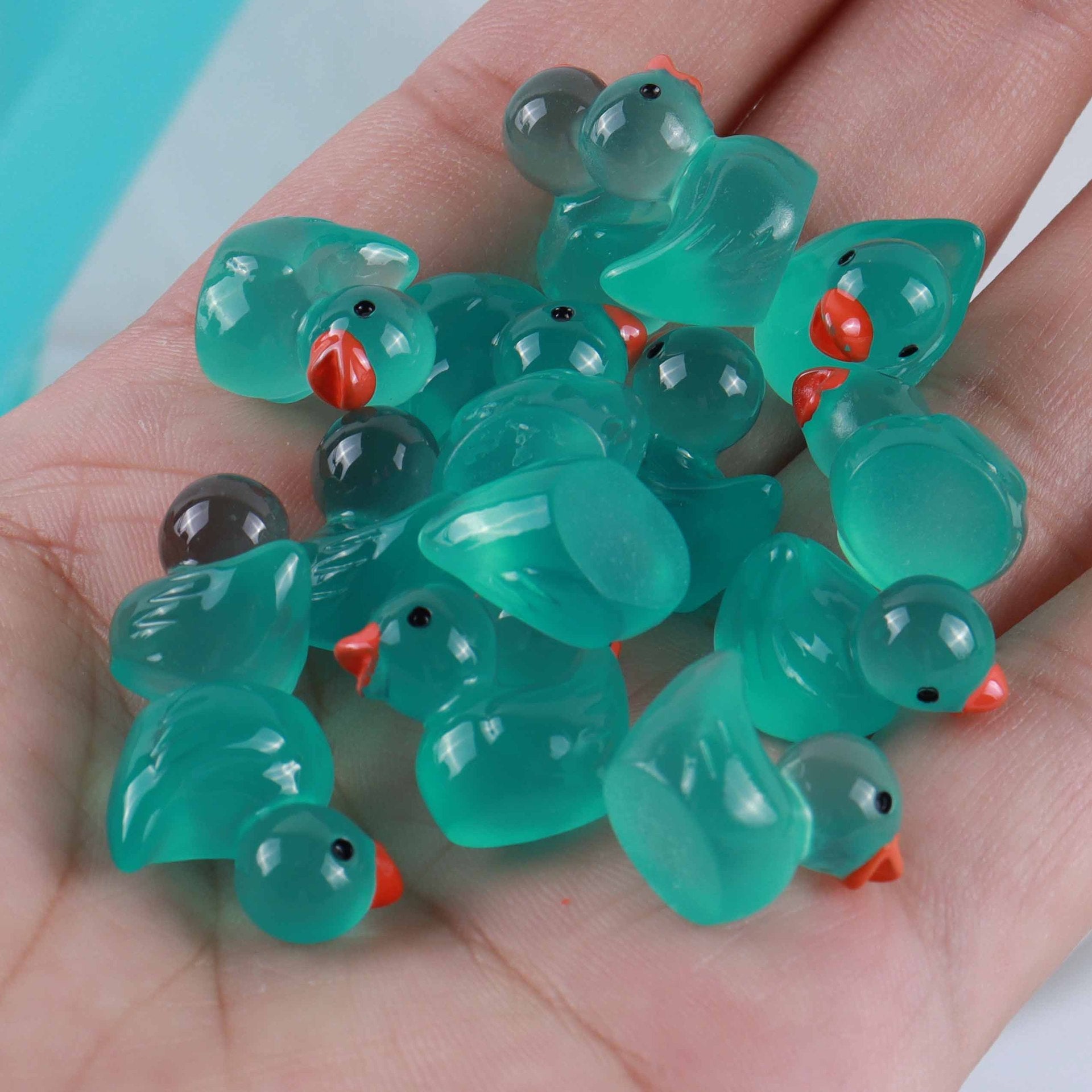 Resin luminous cartoon three-dimensional cute cartoon duck DIY car ornament keychain micro landscape hair clip decoration