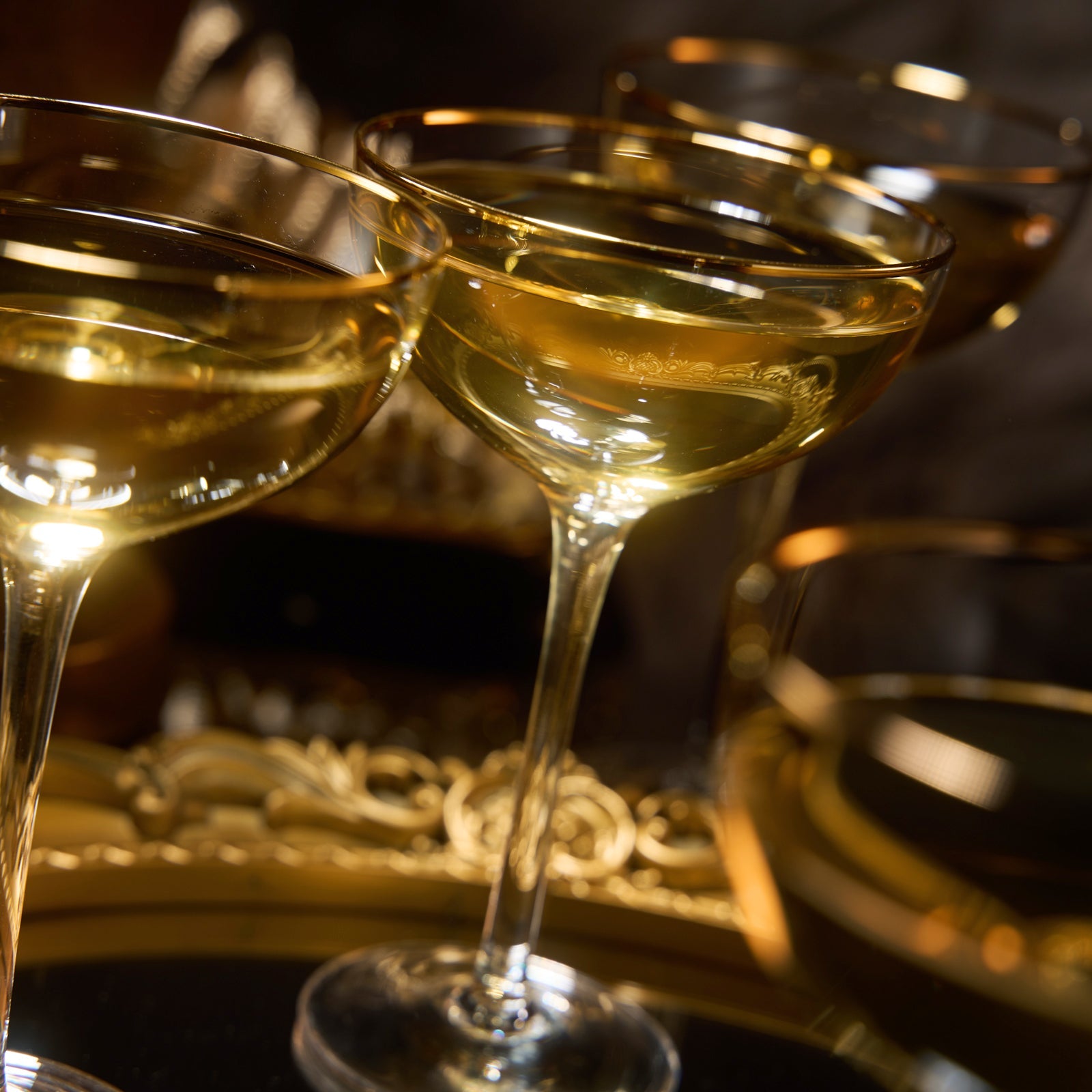 Vintage Crystal Champagne Coupe Gold Rim Glasses | Set of 2 | 7 oz, Gilded Rim Classic Cocktail Glassware - Martini, Manhattan, Cosmopolitan, Sidecar, Daiquiri | 1920s Style Saucer Goblets | Gift Box