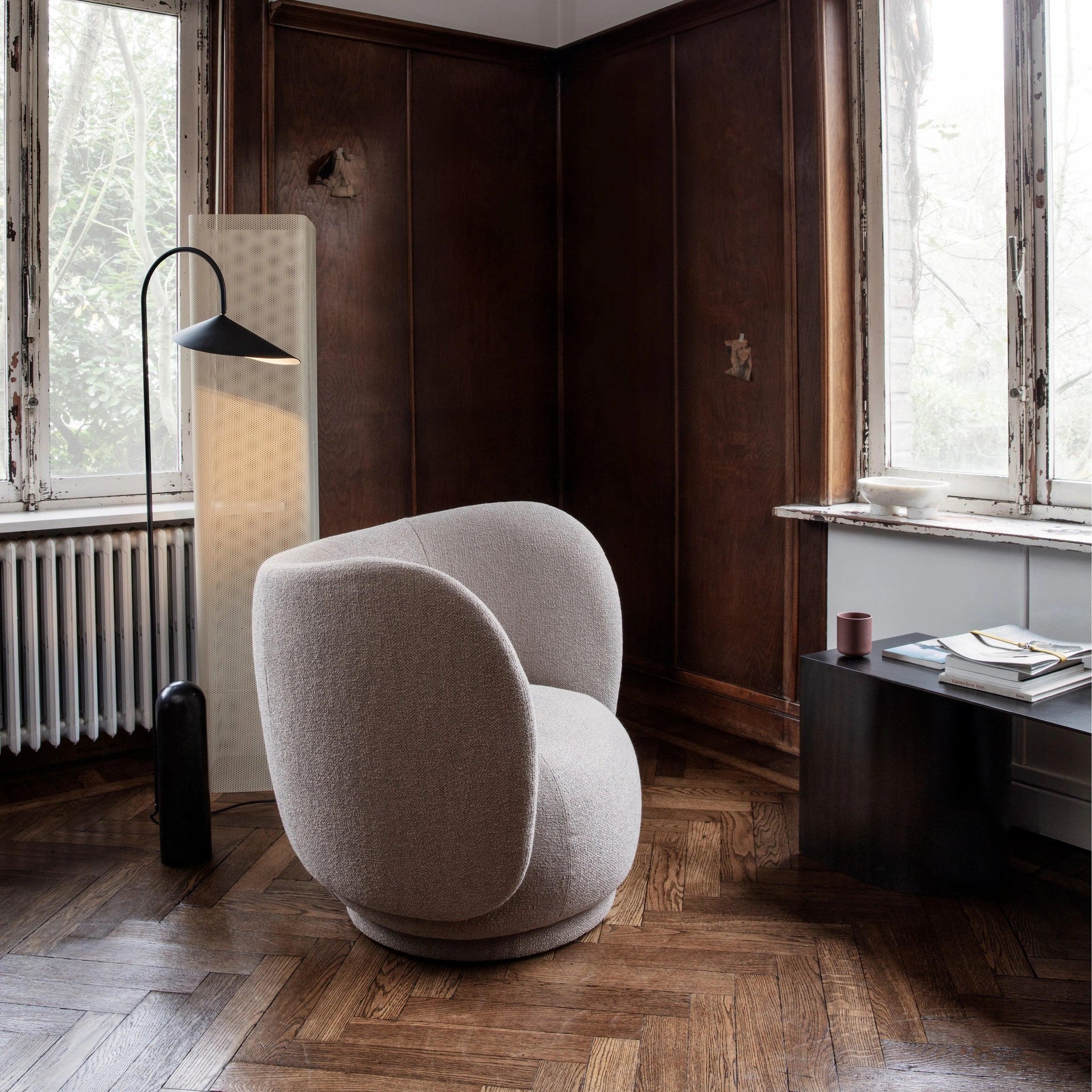 Arum Floor Lamp 16.9