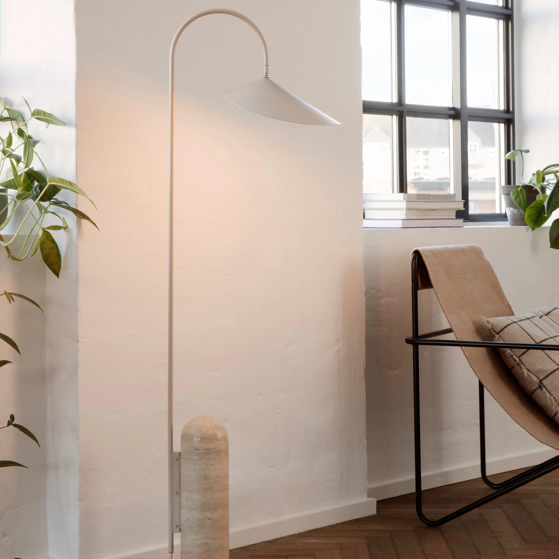 Arum Floor Lamp 16.9