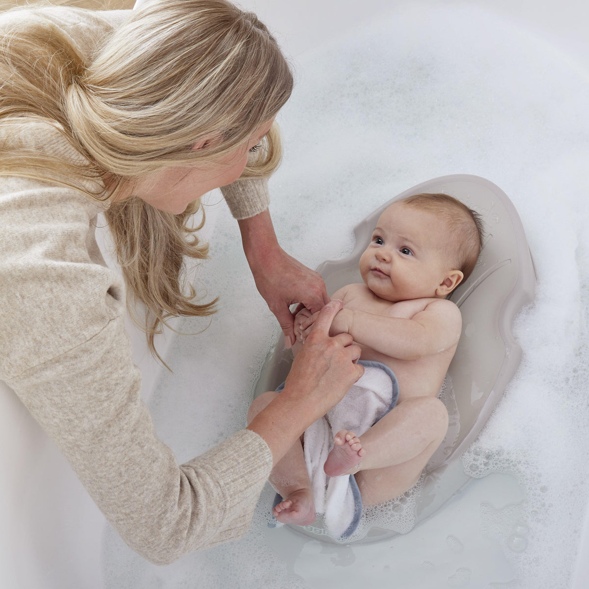 Shnuggle Newborn Baby Bath Support | Ergonomic, Non-Slip & Quick-Dry | From 0-3 months