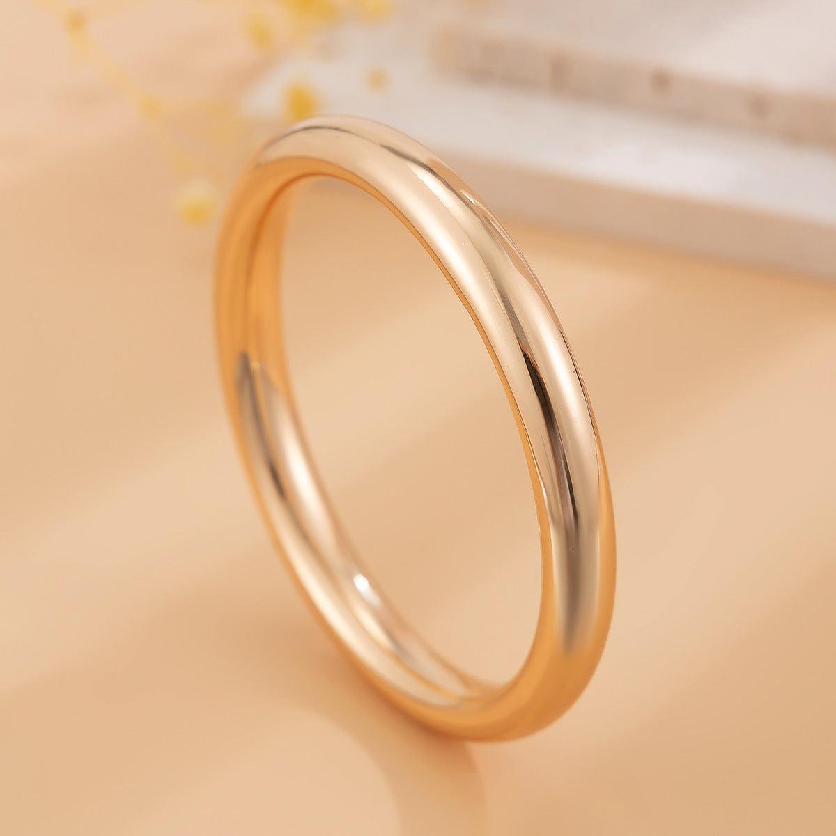 Design sense: Geometric square smooth circular ring bracelet, niche hollow alloy bracelet