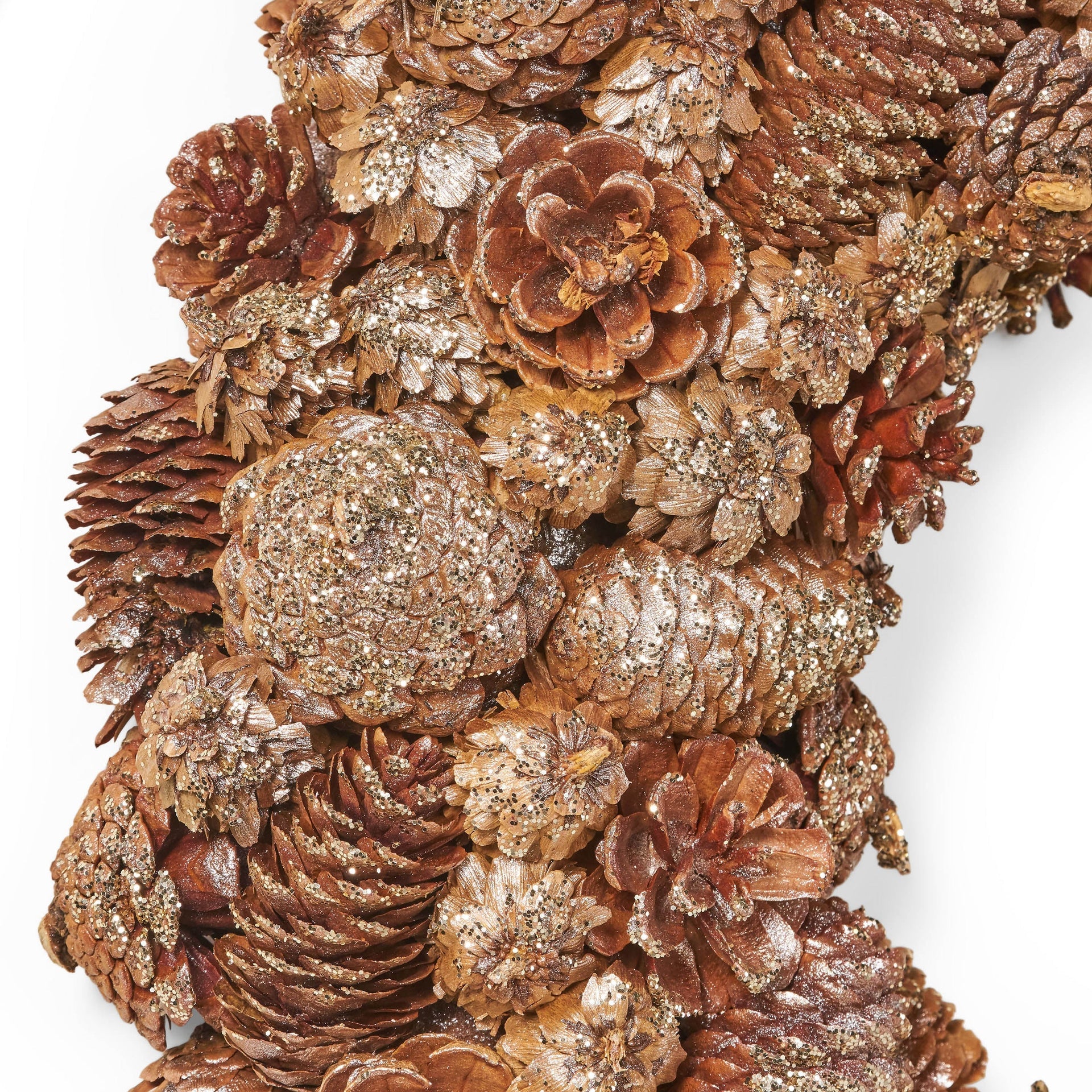 18.5'' PINE CONE WREATH V.I.P Digital Presence